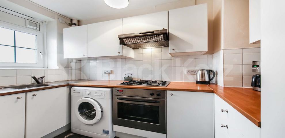 Bright and airy top floor apartment Tiverton Street , London Bridge